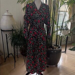 Natori Black and Red Floral Long Sleeve Robe with side pockets